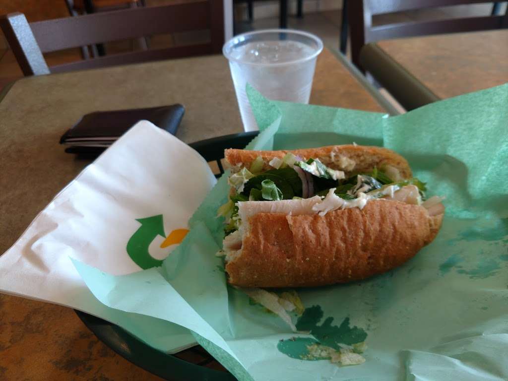 Subway | 2294 Gateway Center Dr, Belvidere, IL 61008, USA | Phone: (815) 544-7030