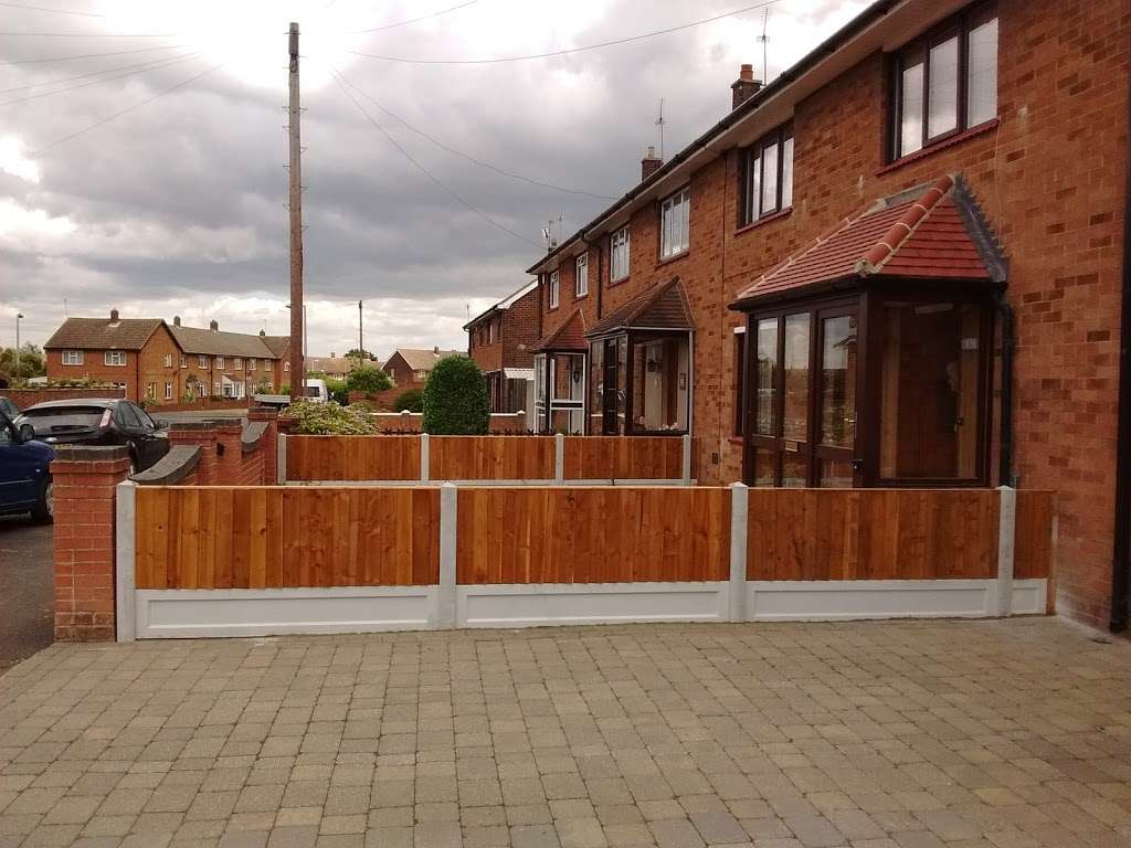 Stifford Fencing | Stifford Fencing, Stifford Hill, North Stifford, Grays RM16 5UJ, UK | Phone: 01375 386116