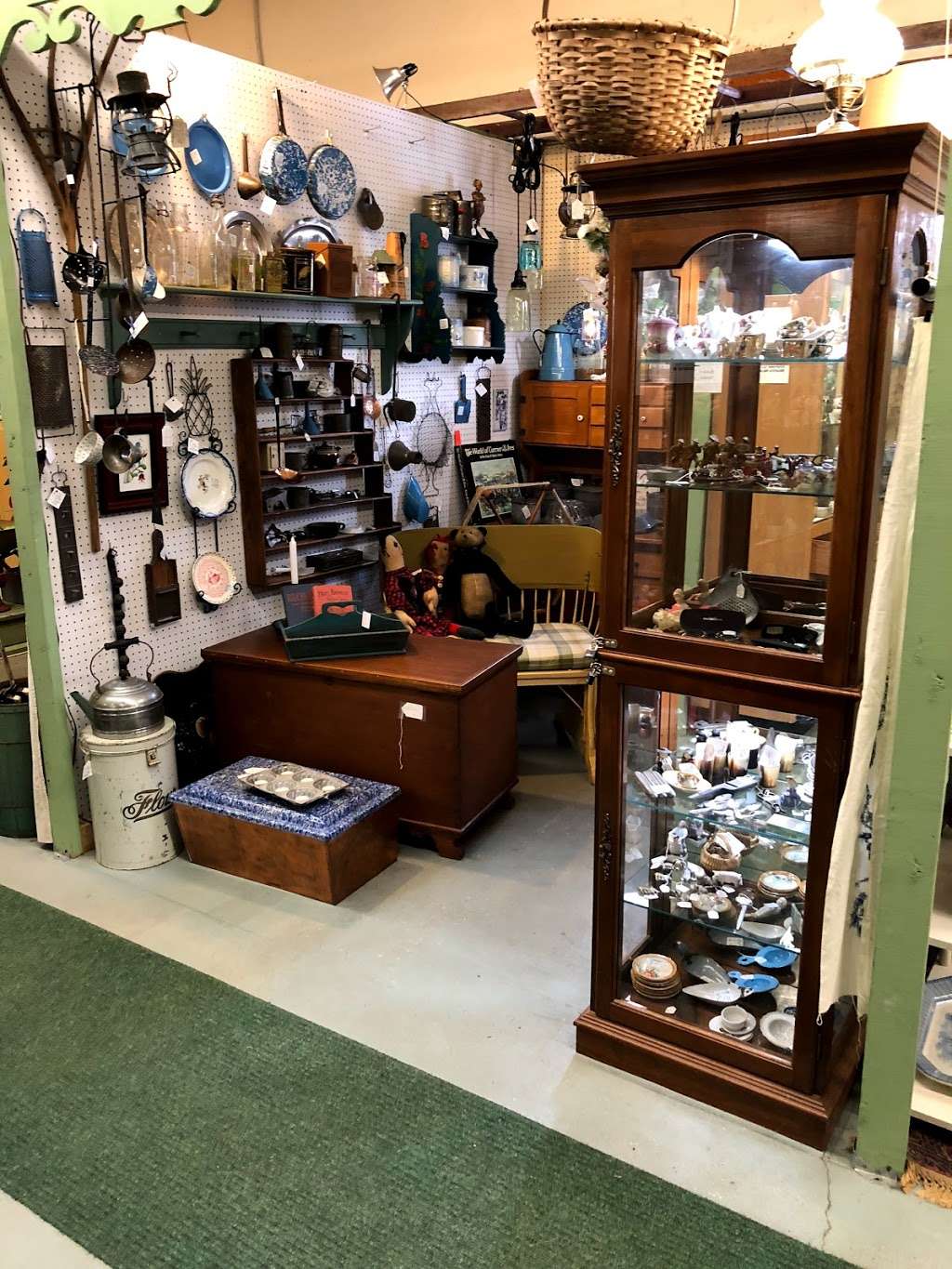 Zionsville Antique Mall | 7567 Chestnut St, Zionsville, PA 18092, USA | Phone: (610) 965-3292