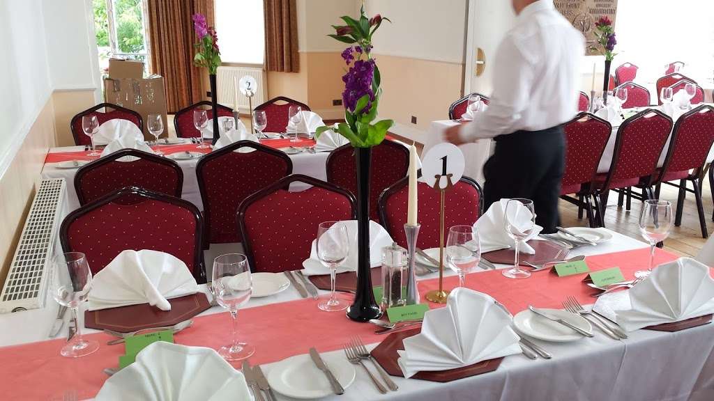 Duke of Cambridge Restaurant | Cambridge Hotel,, 19 Bonehurst Rd, Horley RH6 8PP, UK | Phone: 01293 783990