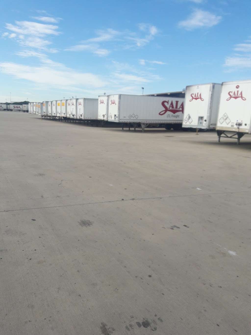 Saia LTL Freight | 4356 Singleton Blvd, Dallas, TX 75212, USA | Phone: (214) 267-4100