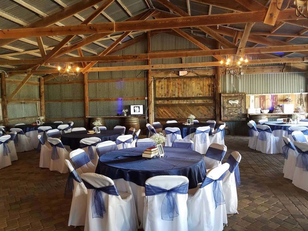 The Mora Farm Rustic & Barn Wedding Venue | 10816 Watson Rd, Waterman, IL 60556, USA | Phone: (630) 201-1333