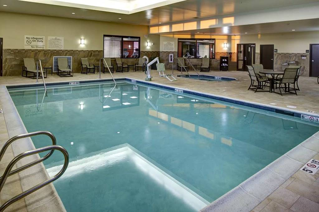 Hampton Inn & Suites I-35/Mulvane | 785 Kansas Star Drive, Mulvane, KS 67110, USA | Phone: (316) 524-3777