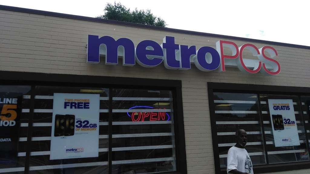 Metro by T-Mobile | 3937 N Keystone Ave, Indianapolis, IN 46205, USA | Phone: (317) 377-4610