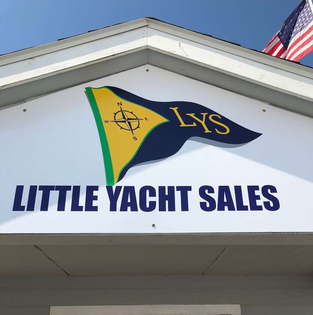 Little Yacht Sales Parking Lot | 300 Admiralty Way, Kemah, TX 77565, USA | Phone: (281) 334-6500