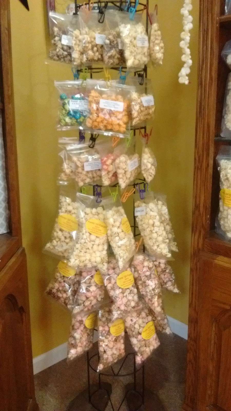 Poppin Off Popcorn | 4 N Pearl St, Knox, IN 46534, USA | Phone: (574) 772-5999