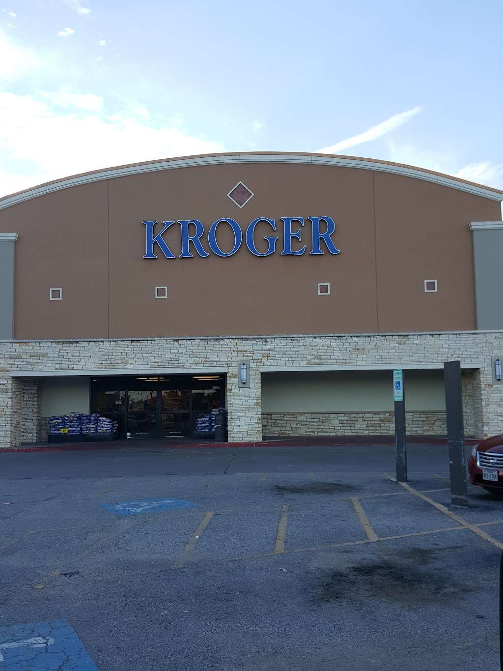 Four Corners Shopping Center | 1804 N Velasco St, Angleton, TX 77515