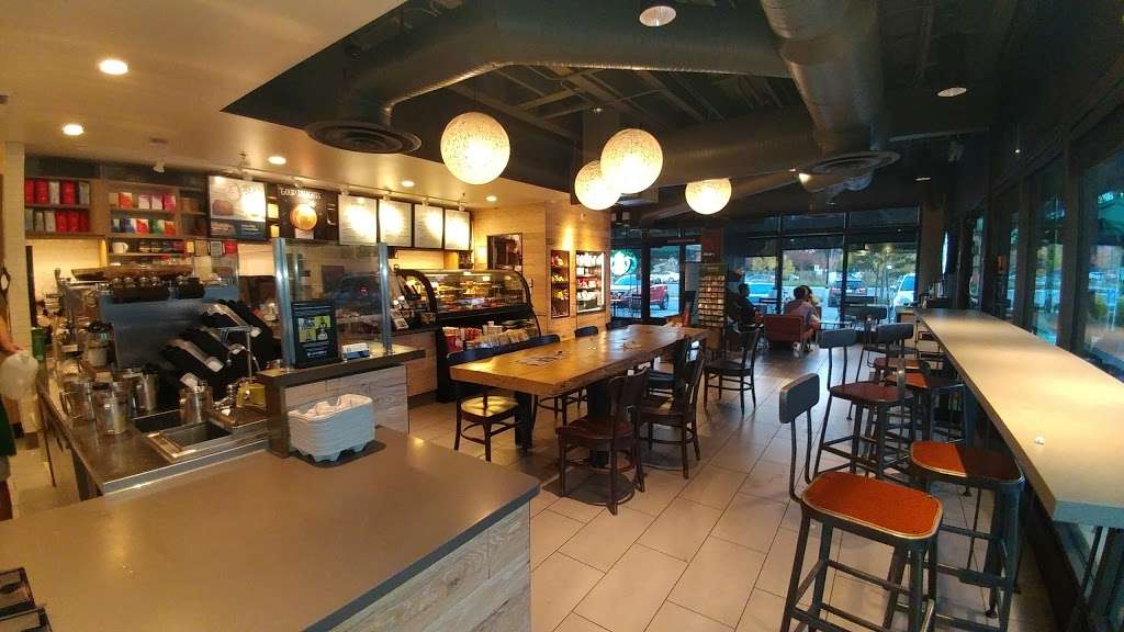 Starbucks | 2190 W Bayshore Rd Ste. 180, Palo Alto, CA 94303, USA | Phone: (650) 739-0373