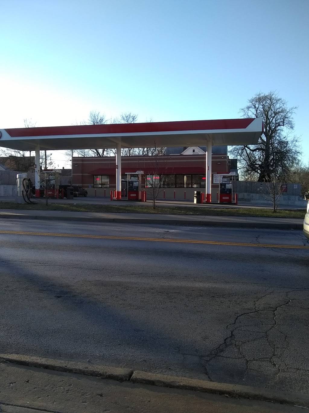 Conoco | 2711 Indiana Ave, Kansas City, MO 64127, USA | Phone: (816) 888-4866