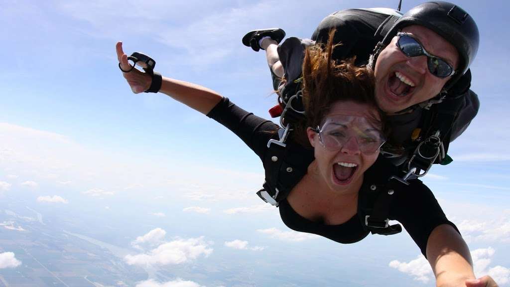 Skydive Chicago | 3215 E 1969th Rd, Ottawa, IL 61350, USA | Phone: (815) 433-0000