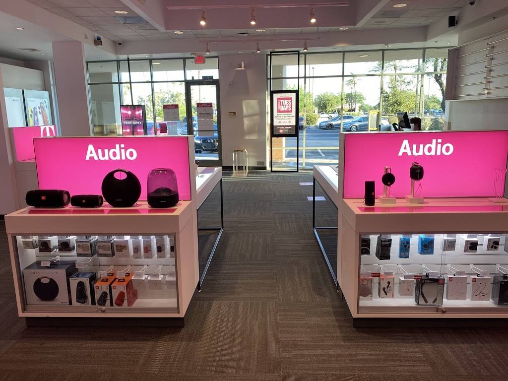 T-Mobile | 890 N 54th St Ste A1, Chandler, AZ 85226, USA | Phone: (480) 753-5757