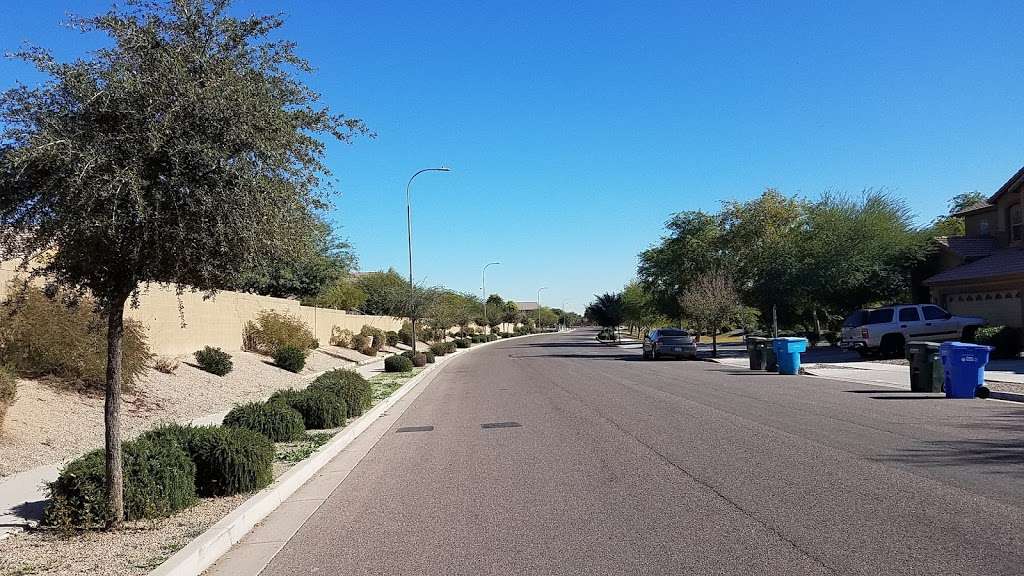 Country Place Tivoli HOA Nature Walk Trail | S 93rd Dr, Tolleson, AZ 85353, USA