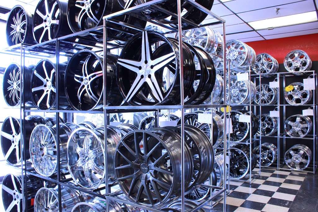 Rent-A-Wheel Custom Wheels & Tires in Sanford, FL | 2921 S Orlando Dr, Sanford, FL 32773, USA | Phone: (407) 936-0955