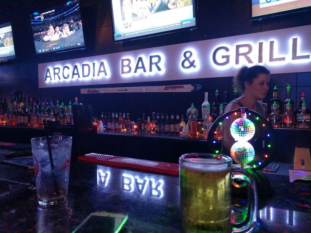 Arcadia Bar & Grill | 215 E Walworth Ave #1, Delavan, WI 53115, USA | Phone: (262) 725-6459