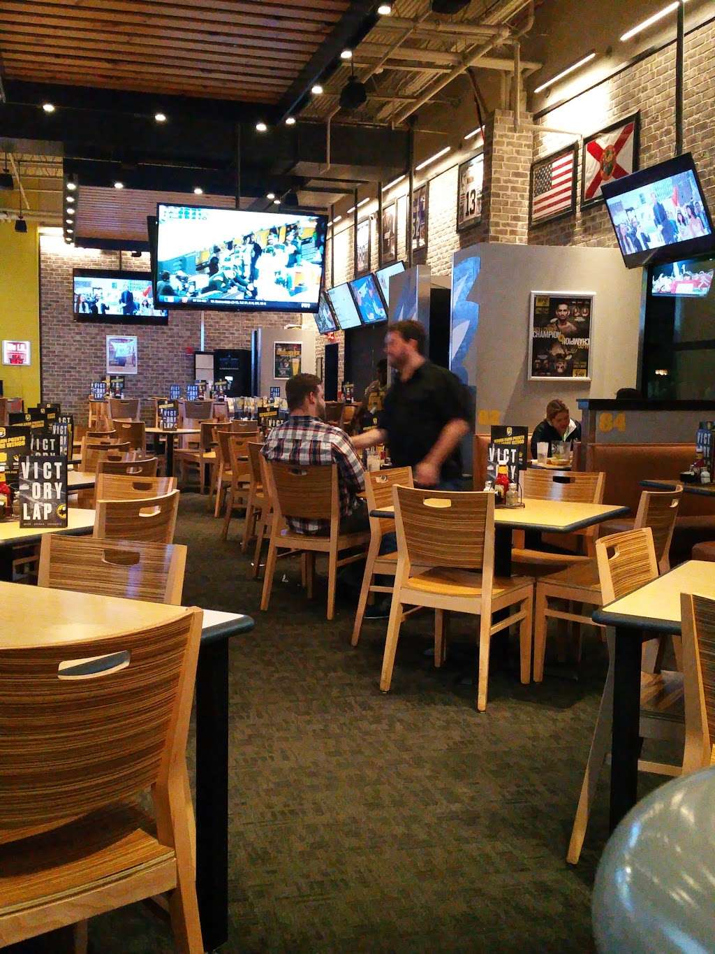 Buffalo Wild Wings | 11555 Pines Blvd, Pembroke Pines, FL 33026, USA | Phone: (954) 499-1439