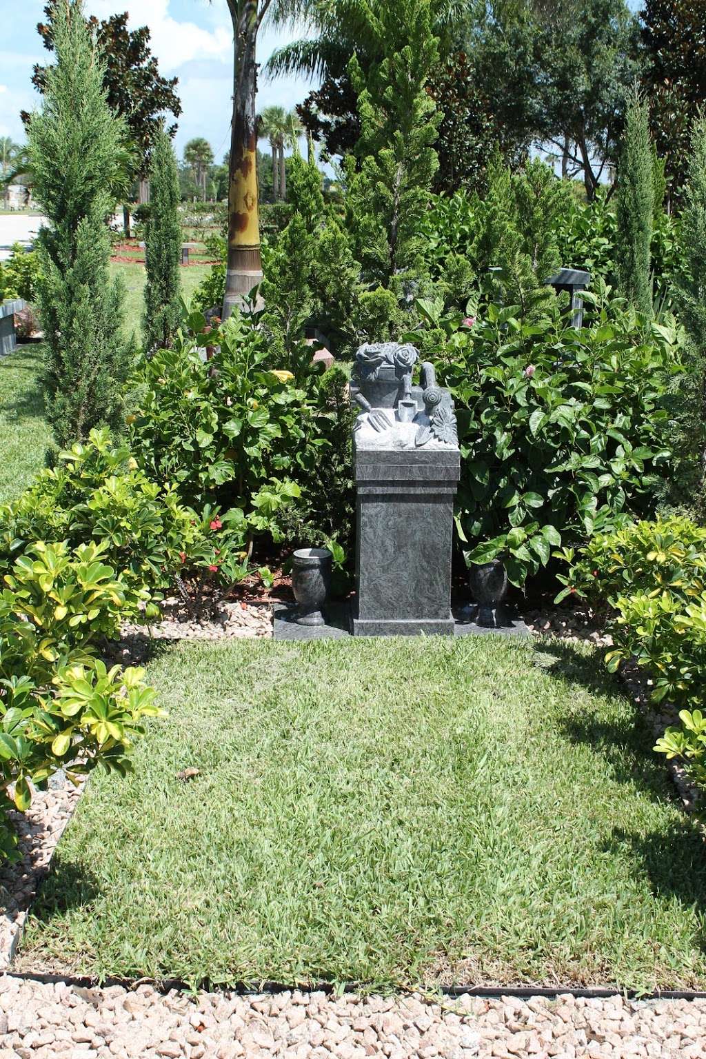 Florida Memorial Gardens | 5950 US-1, Rockledge, FL 32955, USA | Phone: (321) 636-5054