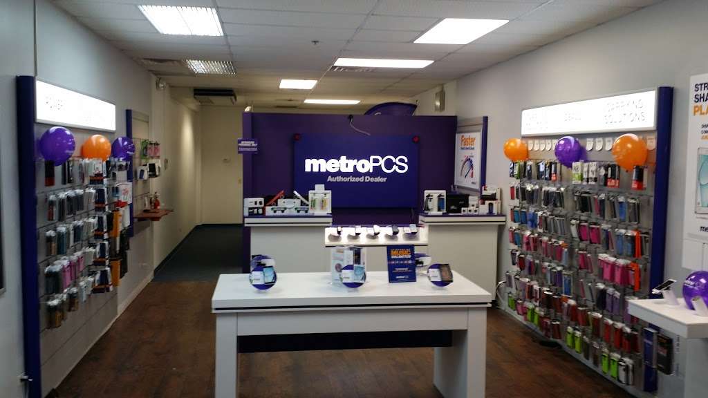 MetroPCS Authorized Dealer | 3720A W Elm St, McHenry, IL 60050 | Phone: (779) 704-2122