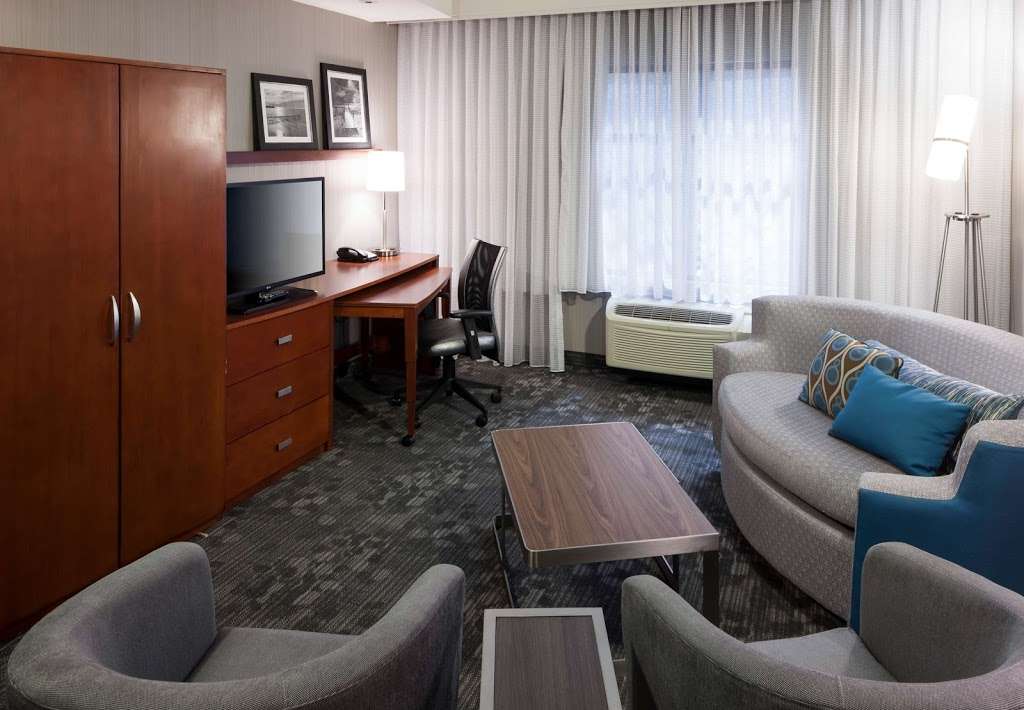 Courtyard by Marriott Santa Clarita Valencia | 28523 Westinghouse Pl, Valencia, CA 91355 | Phone: (661) 257-3220