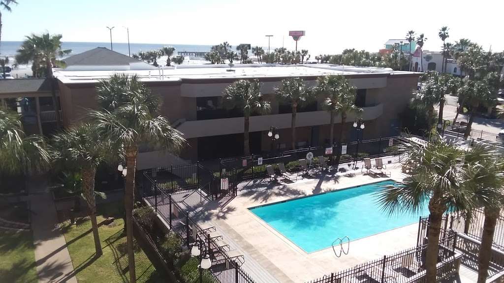 Beachfront Palms Hotel | 5914 Seawall Blvd, Galveston, TX 77551, USA | Phone: (409) 740-1261