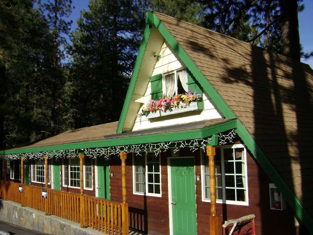 Canyon Creek Inn | 6059 Pine St, Wrightwood, CA 92397, USA | Phone: (760) 249-4800