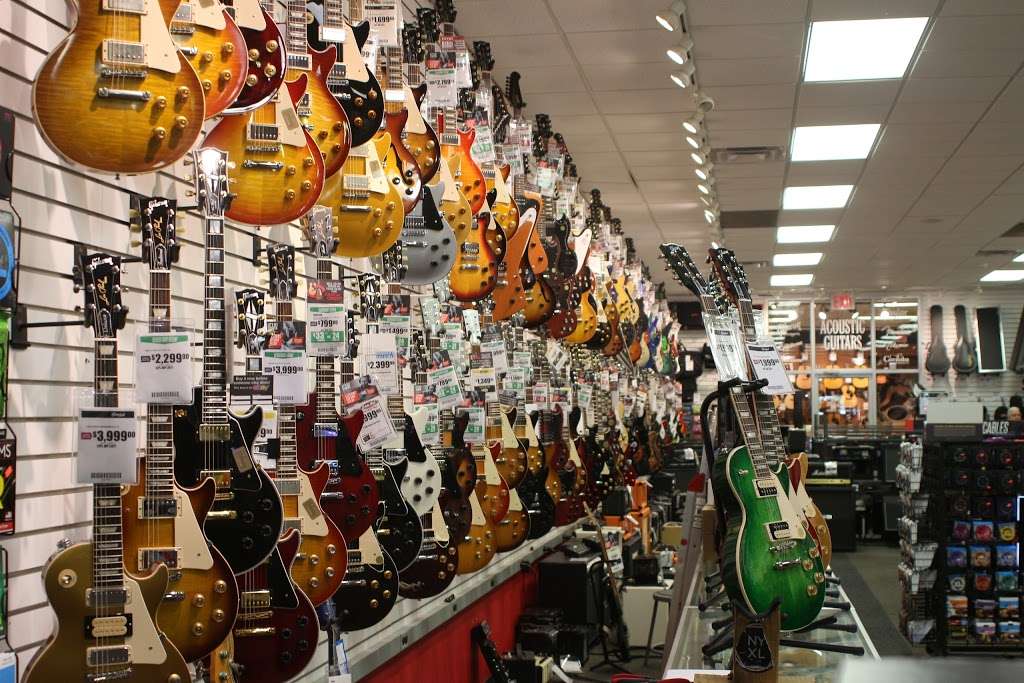 Sam Ash Music Stores | 385 Old Country Rd, Carle Place, NY 11514, USA | Phone: (516) 333-8700