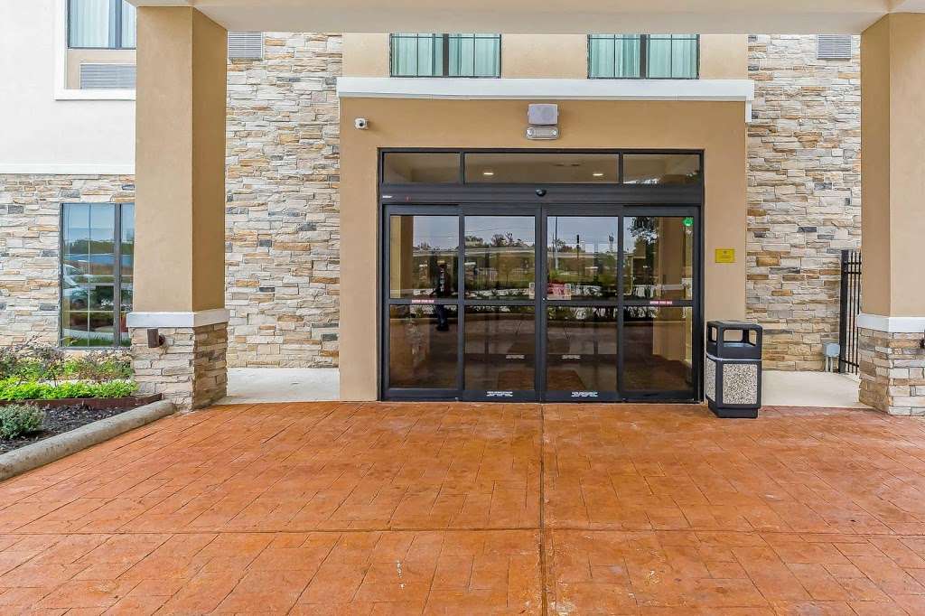 Comfort Suites Houston I-45 North | 14380 North Fwy, Houston, TX 77090 | Phone: (281) 982-5866