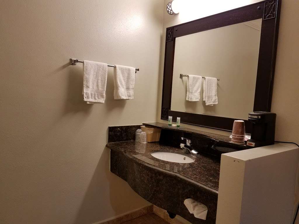 Studio Inn & Suites | 12340 Lakewood Blvd, Downey, CA 90242, USA | Phone: (562) 923-5511