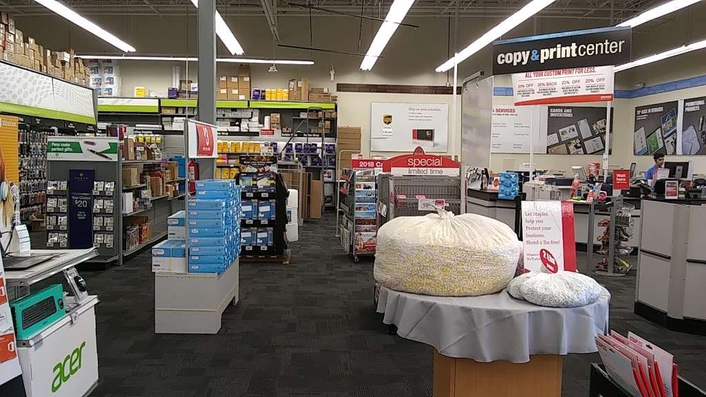 Staples | 675 S Green Valley Pkwy, Henderson, NV 89052, USA | Phone: (702) 564-2014