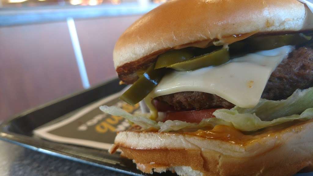 Carls Jr. | 20425 Newhall Ave, Newhall, CA 91321, USA | Phone: (661) 259-9286