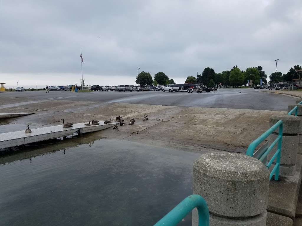 Pershing Park Boat Launch | 1 5th St, Racine, WI 53403, USA | Phone: (262) 636-9131