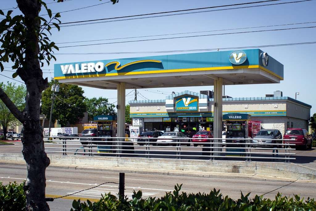 Valero Corner Store | 2201 E Southmore Ave, Pasadena, TX 77502, USA | Phone: (713) 475-1611