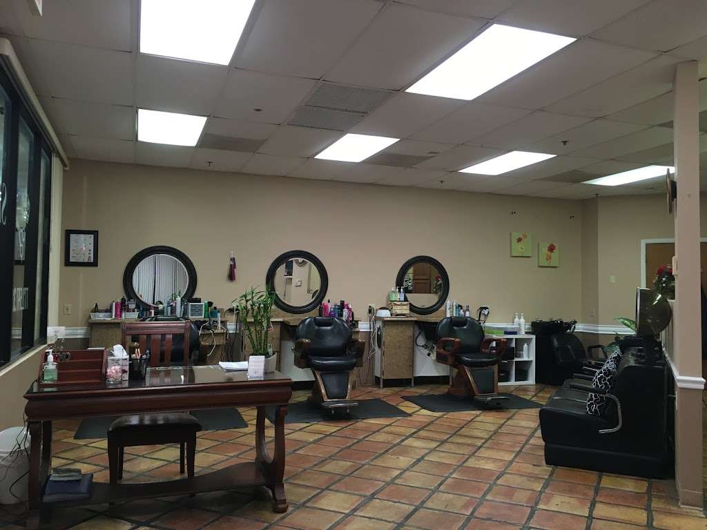 Royal Salon | 15520 SW Trail Dr, Indiantown, FL 34956, USA | Phone: (772) 597-3232