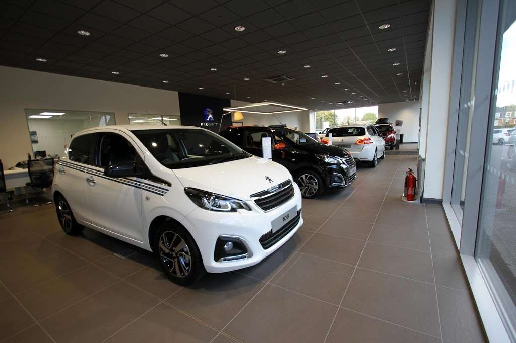 Robins & Day Peugeot Hatfield in 1 Great North Rd, Hatfield AL9 5JA, UK