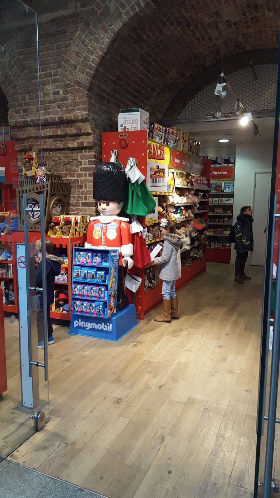 Hamleys | Unit 8a, St Pancras International, Euston Rd, Kings Cross, London N1C 4QP, UK | Phone: 020 7479 7366