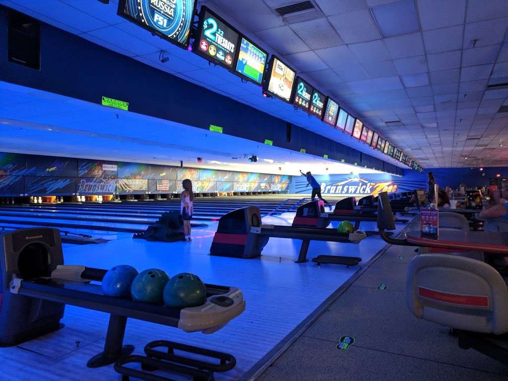 Brunswick Zone Deer Park Lanes | 21080 N Rand Rd, Lake Zurich, IL 60047, USA | Phone: (847) 438-5585