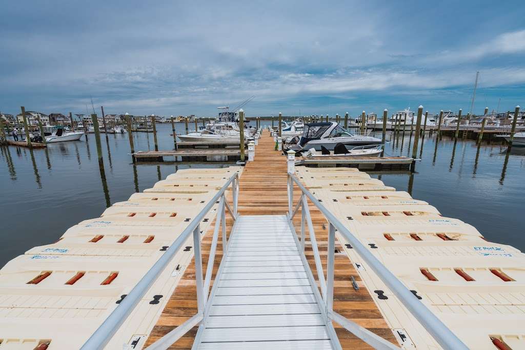 MarineMax at The Channel Club Marina | 33 West St, Monmouth Beach, NJ 07750, USA | Phone: (732) 874-7196