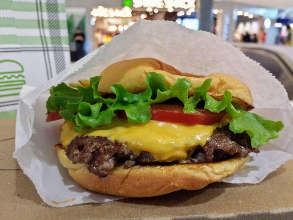 Shake Shack | Terminal 3 Gate 34 Los Angeles CA 90045 US, Los Angeles International Airport (LAX), 1 World Way, Los Angeles, CA 90045