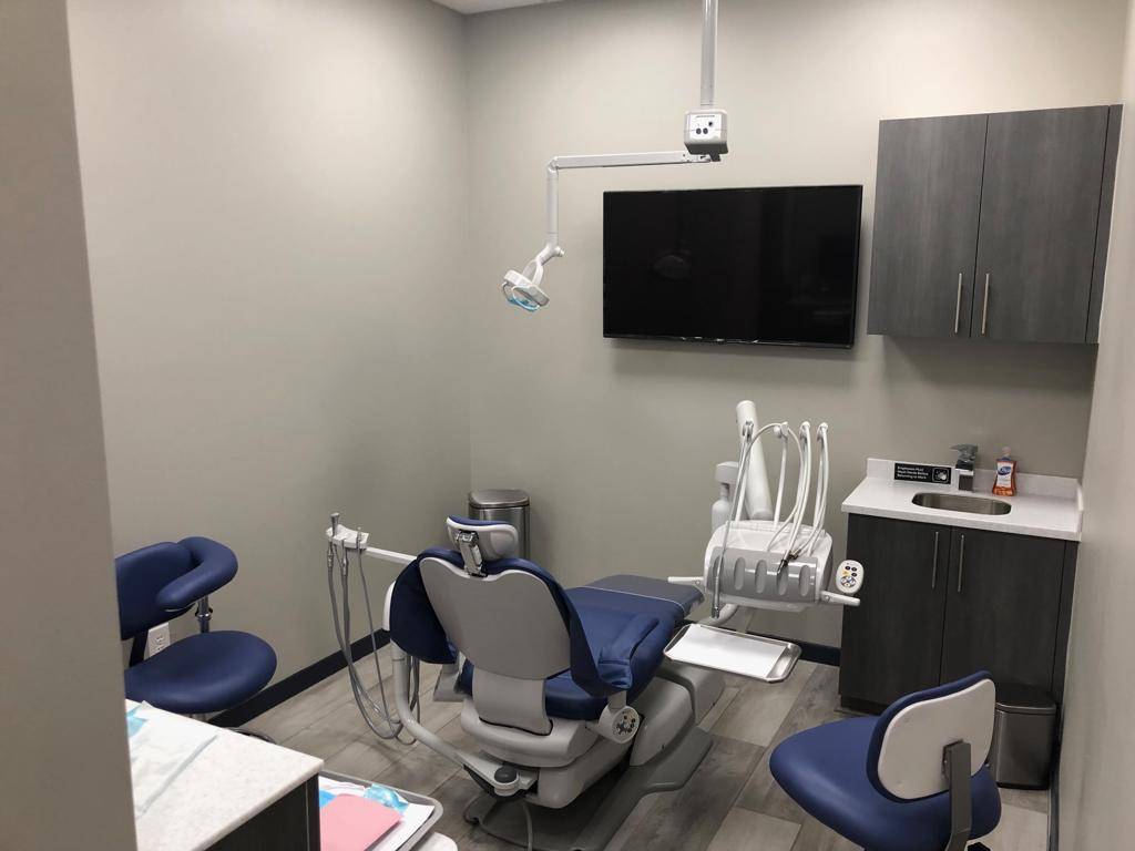 Friendswood Smiles | 2111 W Parkwood Ave #105, Friendswood, TX 77546, USA | Phone: (832) 895-1905