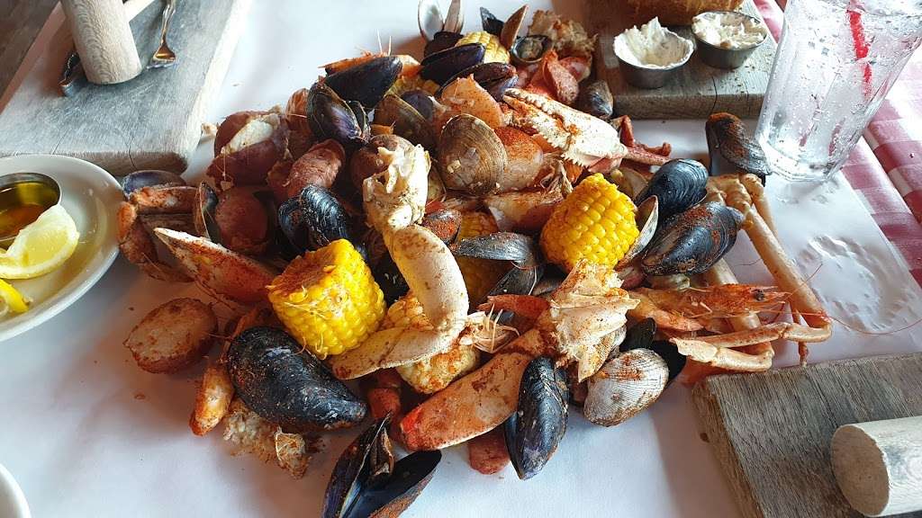 The Crab Pot Restaurant and Bar | 215 N Marina Dr, Long Beach, CA 90803 | Phone: (562) 430-0272