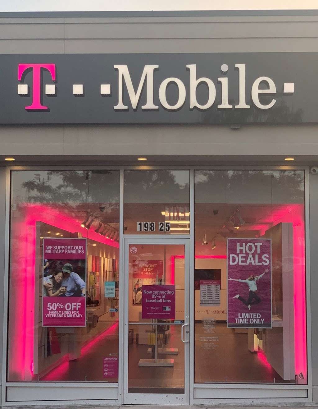 T-Mobile | 198-25 Horace Harding Expy, Fresh Meadows, NY 11365, USA | Phone: (347) 235-0825