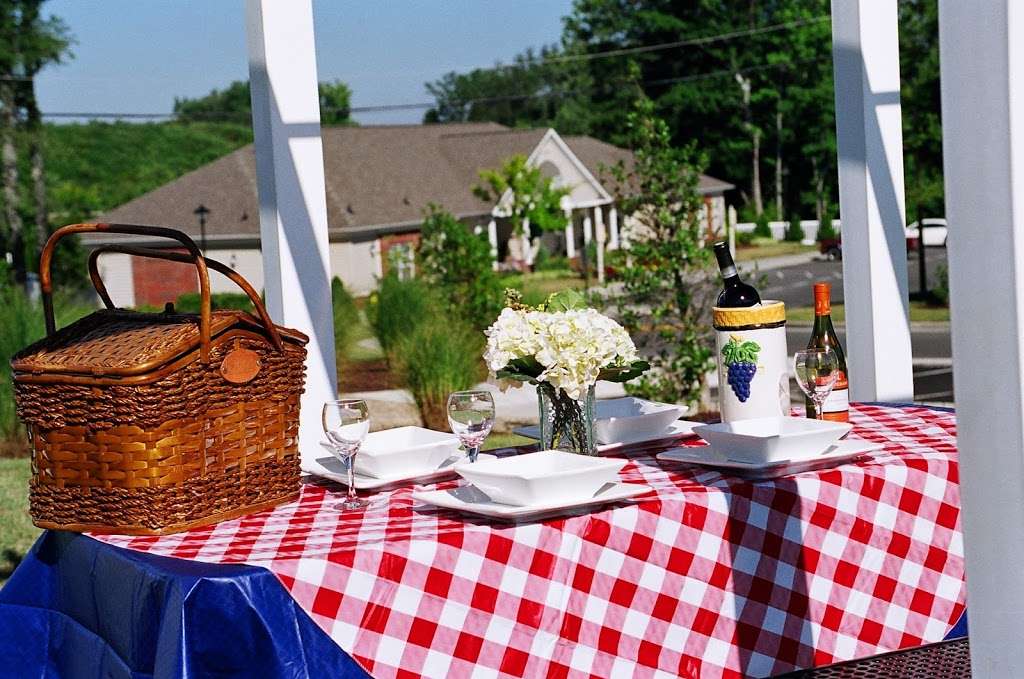 Halton Park Apartments in 17701 Halton Park Dr, Charlotte, NC 28262, USA