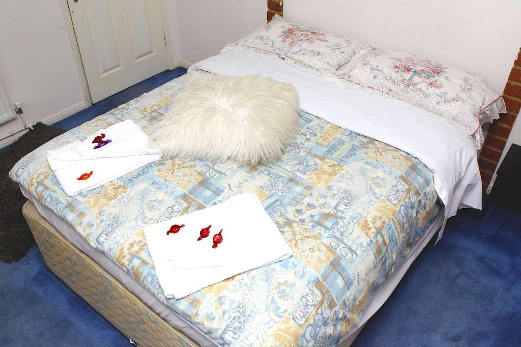 Da Vinci Gatwick Guest House Gatwick | Ifield Green, Crawley RH11 0NU, UK | Phone: 01293 511938