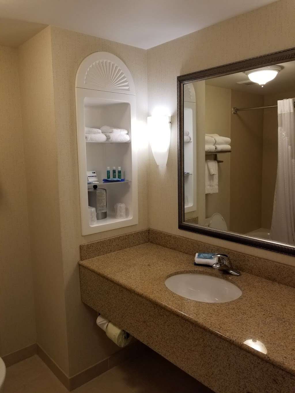 Holiday Inn Express & Suites Wilmington-Newark | 1201 Christiana Rd, Newark, DE 19713, USA | Phone: (302) 737-2700