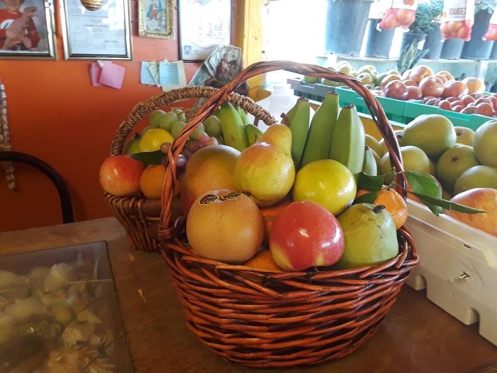Santiagos Fruit Stand | 4551 Olivas Park Dr, Ventura, CA 93001, USA | Phone: (805) 256-2656