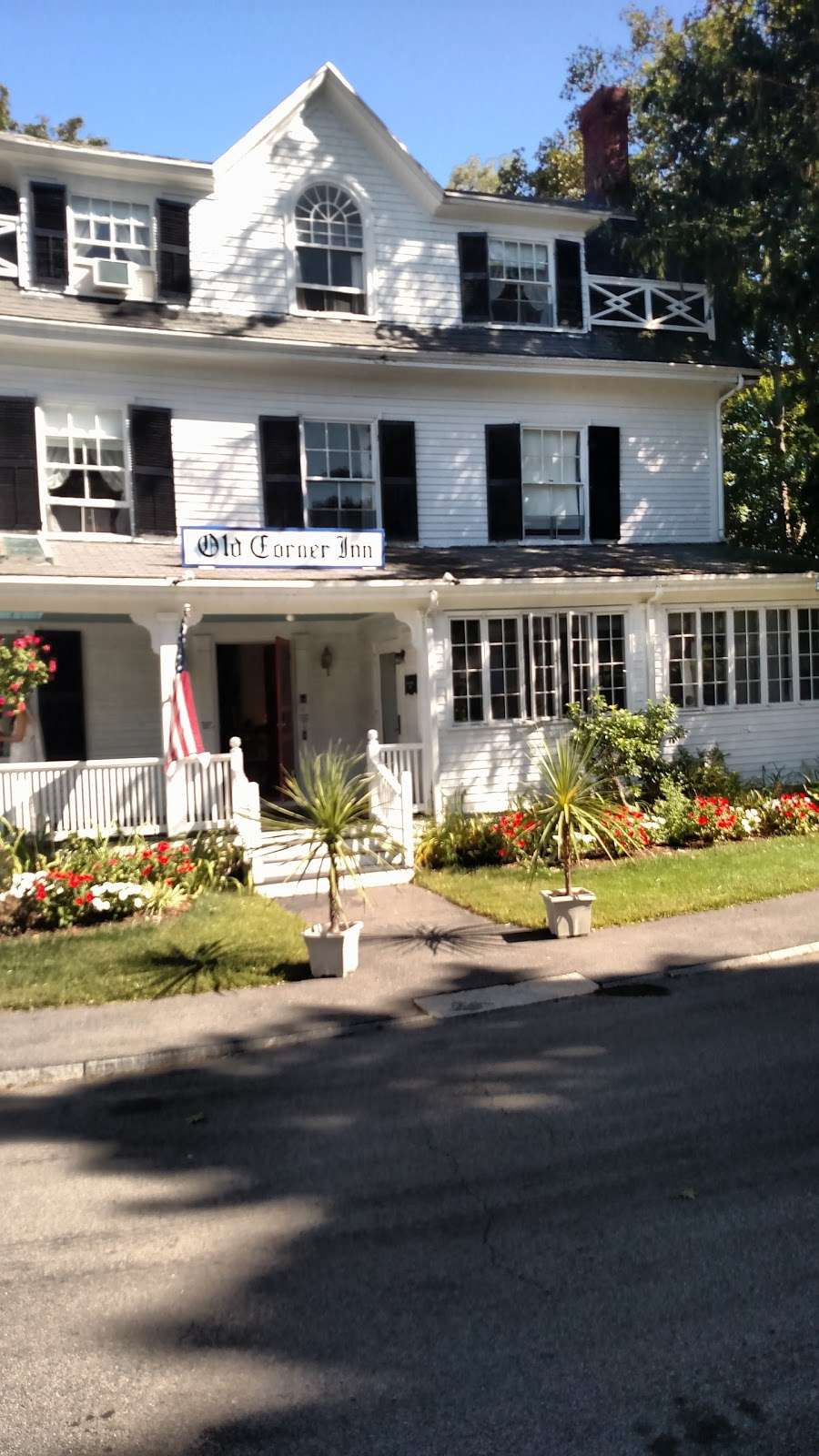 Old Corner Inn | 2 Harbor St, Manchester-by-the-Sea, MA 01944, USA | Phone: (978) 526-4996