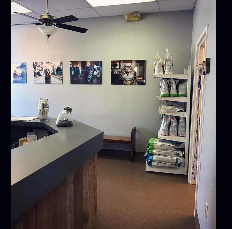 Quivira Crossing Veterinary Clinic | 11770 W 135th St, Overland Park, KS 66221 | Phone: (913) 647-4141