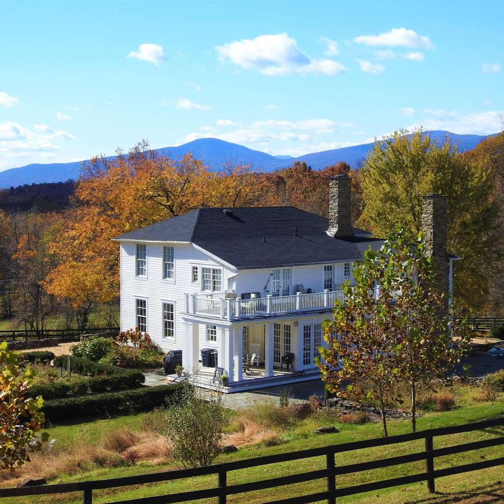 Black Dog Farm Inn At Mt Welby | 4249 Fiery Run Rd, Linden, VA 22642, USA | Phone: (540) 364-1727