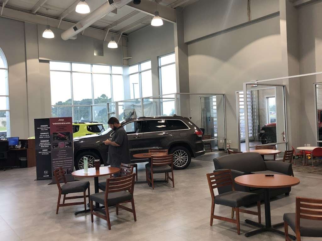 South County of Sealy Chrysler Dodge Jeep Ram | 3704 NE I-10 Frontage Rd, Sealy, TX 77474, USA | Phone: (979) 885-3400