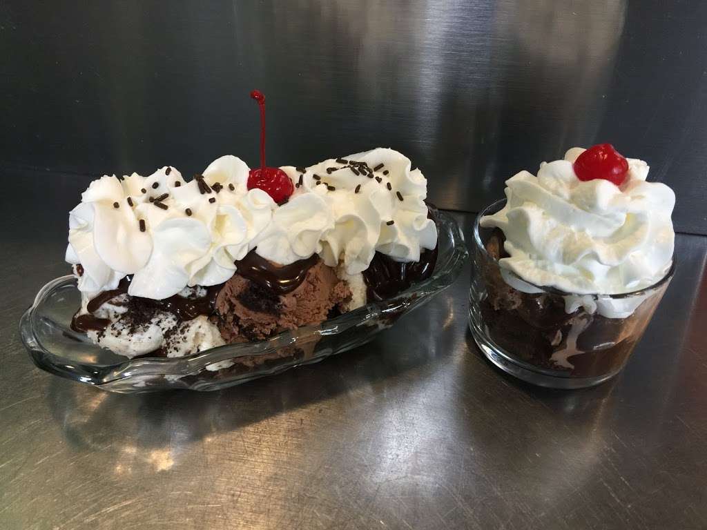 Chantilly Goods Ice Cream Shoppe | 200 Bridge St, Weissport, PA 18235, USA | Phone: (610) 379-4767