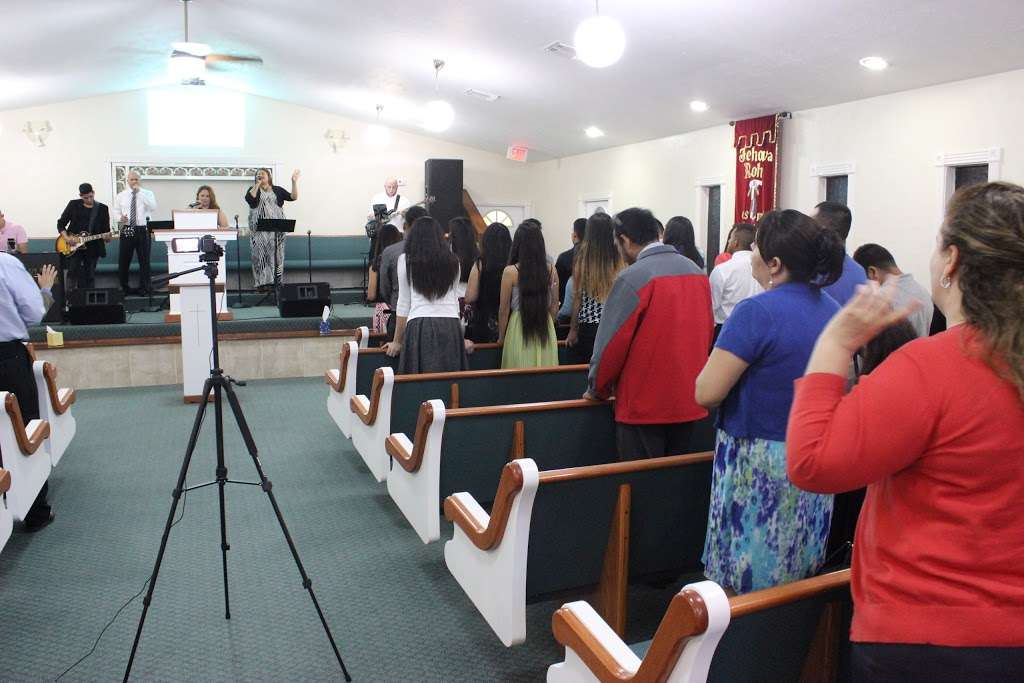 Iglesia Evangelica Enfoque Familiar | 4206 Depot St, Brookshire, TX 77423, USA | Phone: (713) 545-0705